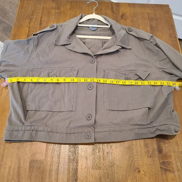 Arula Olive Green Cropped Raw Hem Cotton Utility Jacket - Picture 4 of 7